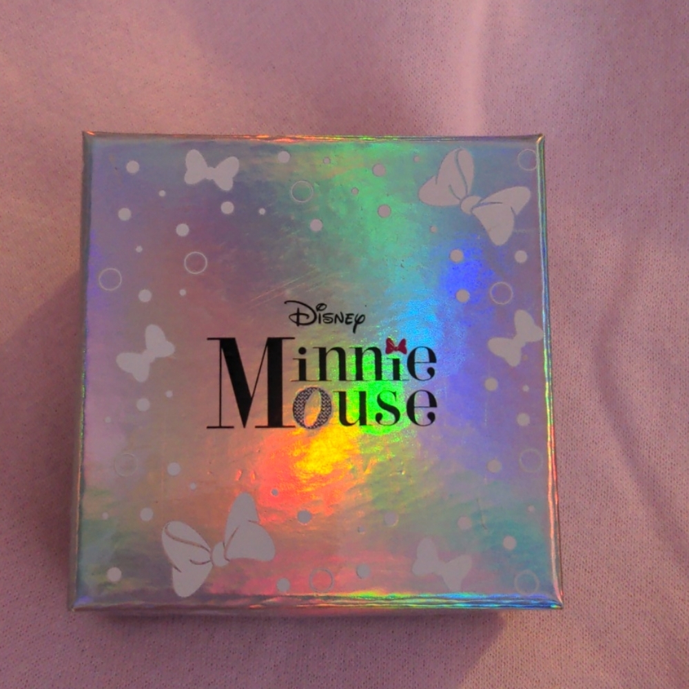 Disney Beauty and the Beast heart stud earrings - Picture 6 of 8